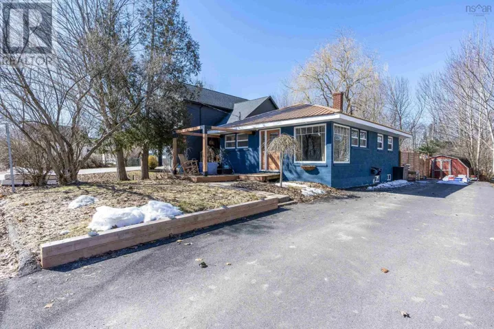 12 Porters Avenue, Hantsport, Nova Scotia B0P1P0