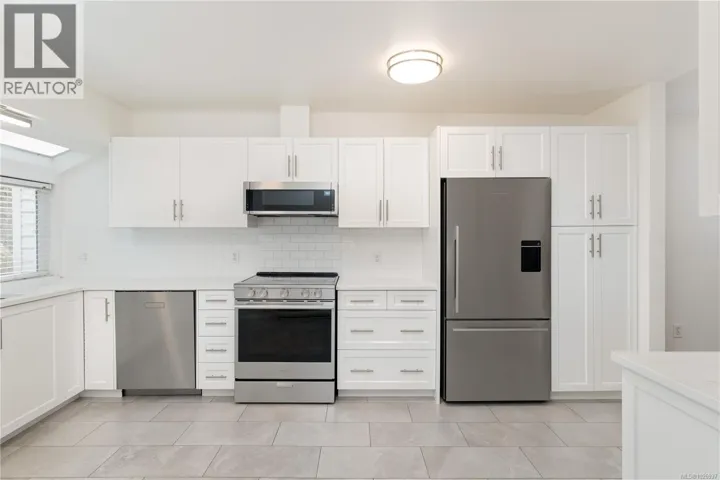 3 1030 Hulford St, Saanich, British Columbia V8X3B6