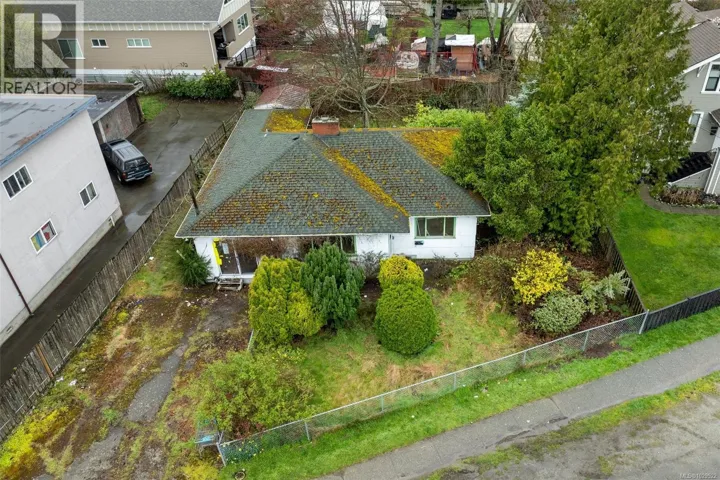 3330 Harriet Rd, Saanich, British Columbia V8Z3S4