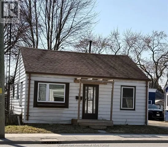 16 MCNAUGHTON AVENUE, Wallaceburg, Ontario N8A1R8