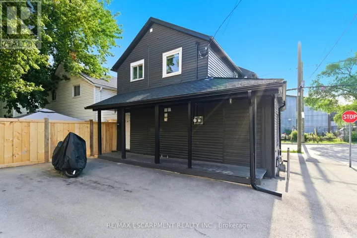 2 - 2 WINDSOR STREET, Hamilton (Strathcona), Ontario L8R2G8