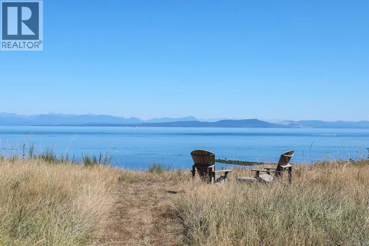 290 Connemara Rd, Comox, British Columbia V9M3T4