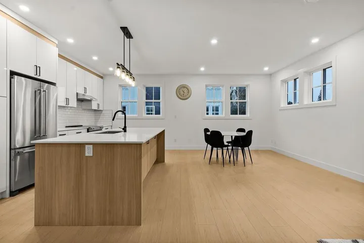 9 2360 CRESCENT WAY, Abbotsford, British Columbia V2S3M2