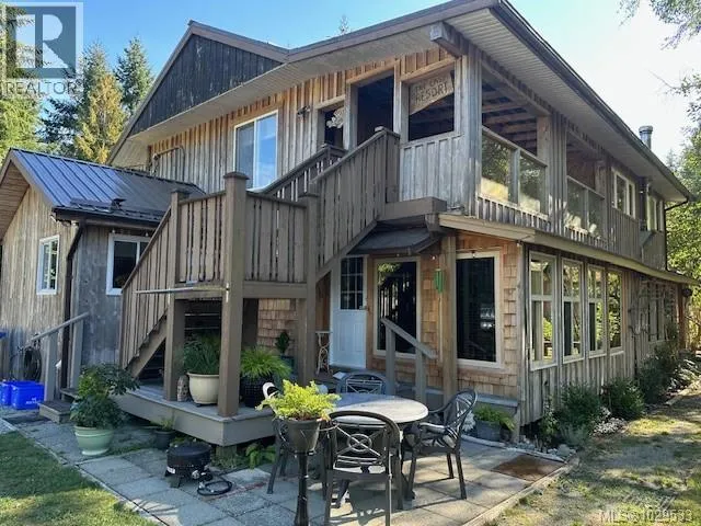 3 8290 Sa-seen-os Rd, Youbou, British Columbia V0R3E1