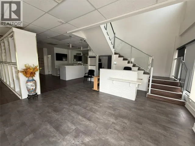 595 Lawrence Avenue, Kelowna, British Columbia V1Y6L8