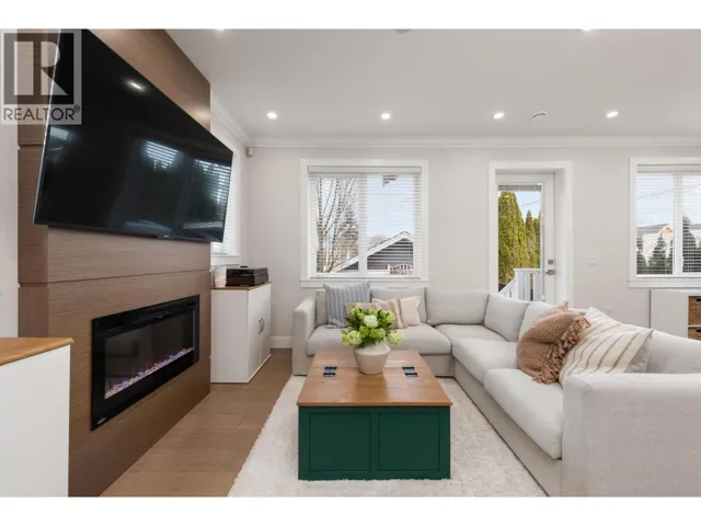 2876 CLARK DRIVE, Vancouver, British Columbia V5N0E9