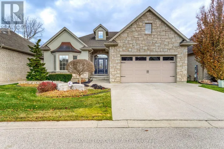 1221 MIKE WEIR DRIVE, Sarnia, Ontario N0N1C0