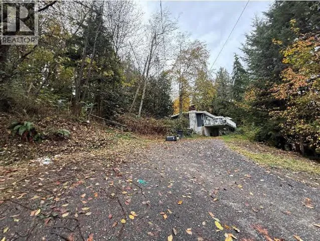 1912 CLARKE STREET, Port Moody, British Columbia V3H1X9