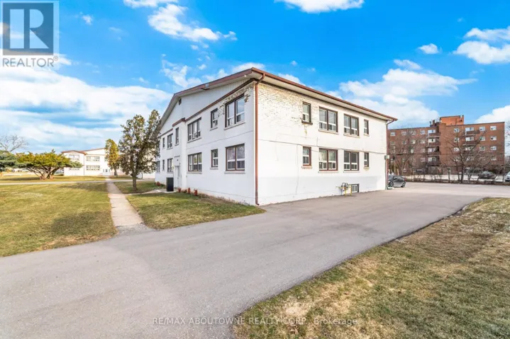 4 - 1031 CHURCHILL AVENUE E, Oakville (CP College Park), Ontario L6H1A3