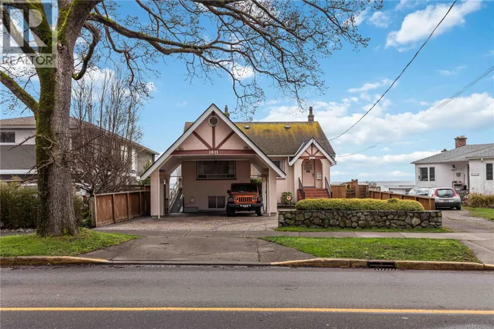 1811 Hollywood Cres, Victoria, British Columbia V8S1J2