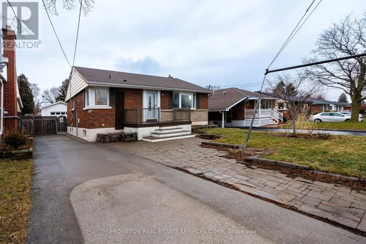 16 FERNWOOD CRESCENT, Hamilton (Hampton Heights), Ontario L8T3L1