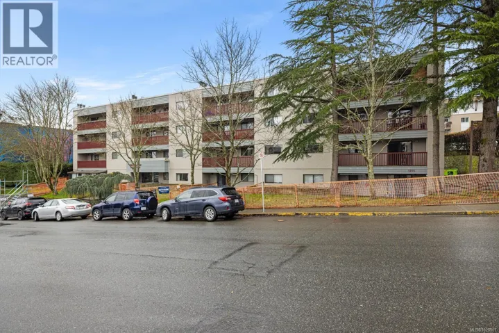 215 3255 Glasgow Ave, Saanich, British Columbia V8X2S4
