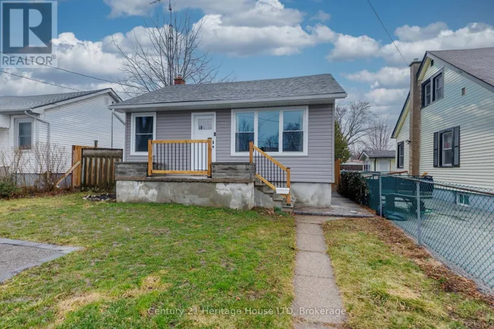 21 KEELE STREET, St. Catharines (Burleigh Hill), Ontario L2T1M8
