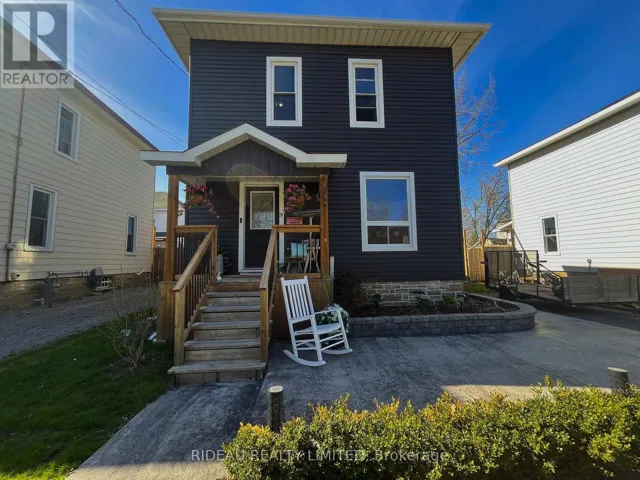 110 MAIN STREET E, Smiths Falls, Ontario K7A1B2