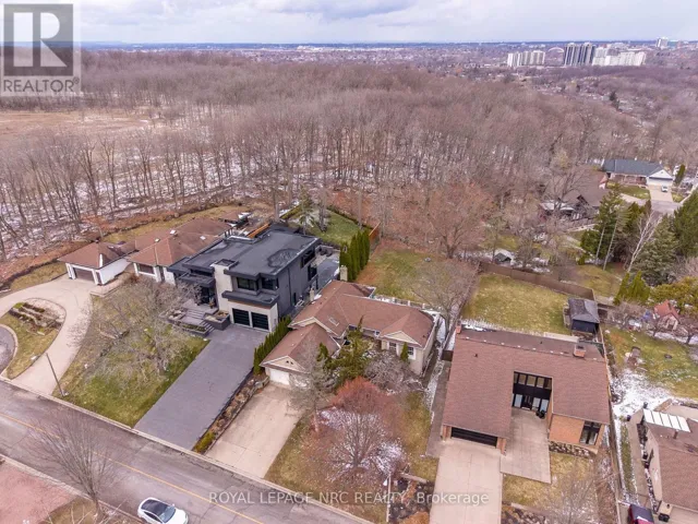 61 TREMONT DRIVE, St. Catharines (Glendale/Glenridge), Ontario L2T3Y9