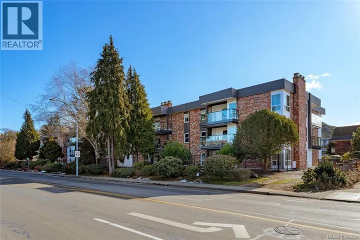 202 1725 Cedar Hill Cross Rd, Saanich, British Columbia V8P2P8