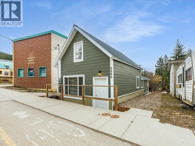 2342 Washington Street, Rossland, British Columbia V0G1Y0