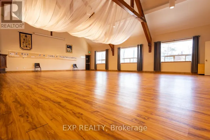 UPPER/LOWER HALL/COMM KIT - 19 ST ALBANS DRIVE, Halton Hills (AC Acton), Ontario L7J1C6