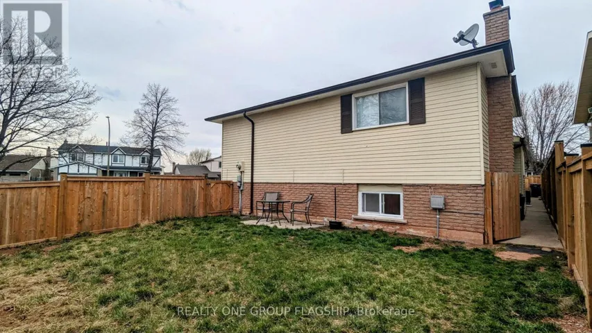 7 GREENING AVENUE, Hamilton (Stoney Creek), Ontario L8E3Z8