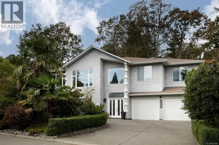 3908A Ascot Dr, Saanich, British Columbia V8P3S1