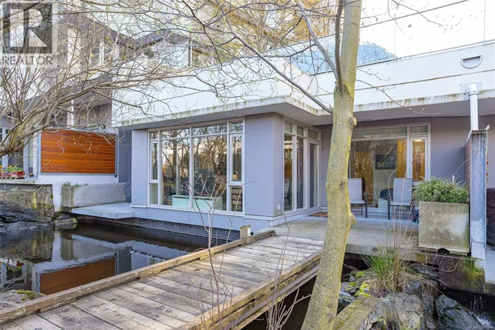 GA3 373 Tyee Rd, Victoria, British Columbia V9A0B3
