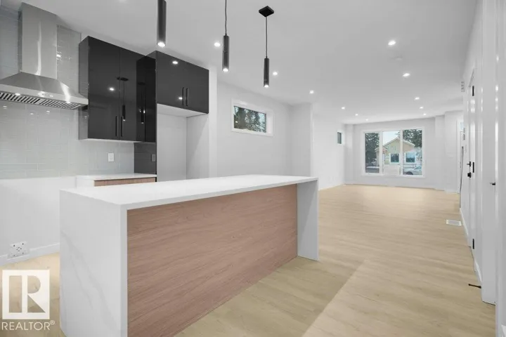 10663 61 AV NW, Edmonton, Alberta T6H1L8