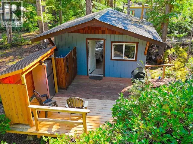 960 SOMERSET LANE, Savary Island, British Columbia None