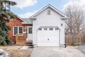 388 POMPANO COURT, Oshawa (Samac), Ontario L1K1M9