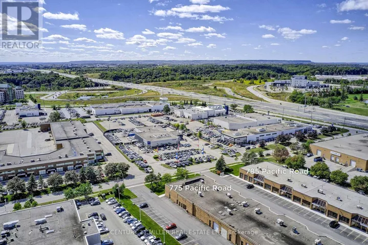 33 - 775 PACIFIC ROAD, Oakville (QE Queen Elizabeth), Ontario L6L6M4