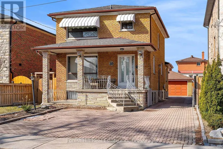 40 CHISWICK AVENUE, Toronto (Brookhaven-Amesbury), Ontario M6M4T9