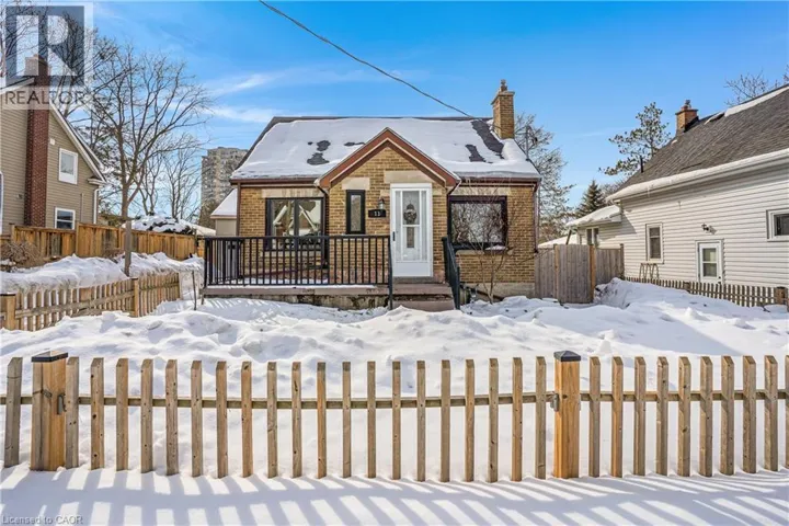 13 DEVITT Avenue N, Waterloo, Ontario N2J3E7