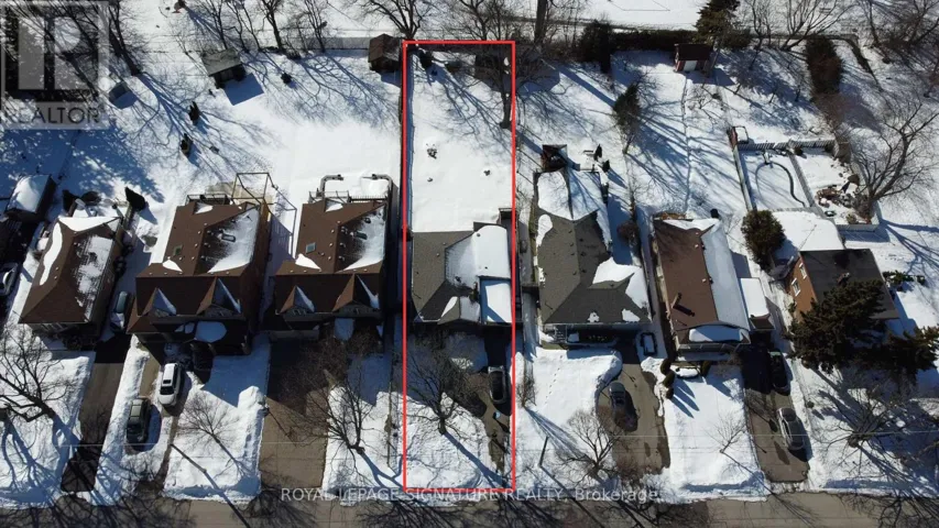 16 MUIR DRIVE, Toronto (Scarborough Village), Ontario M1M3B4