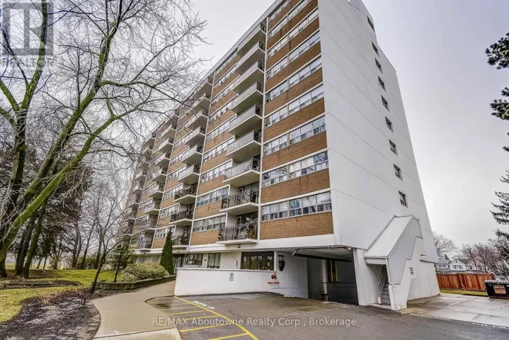 401 - 212 KERR STREET, Oakville (CO Central), Ontario L6K3B1