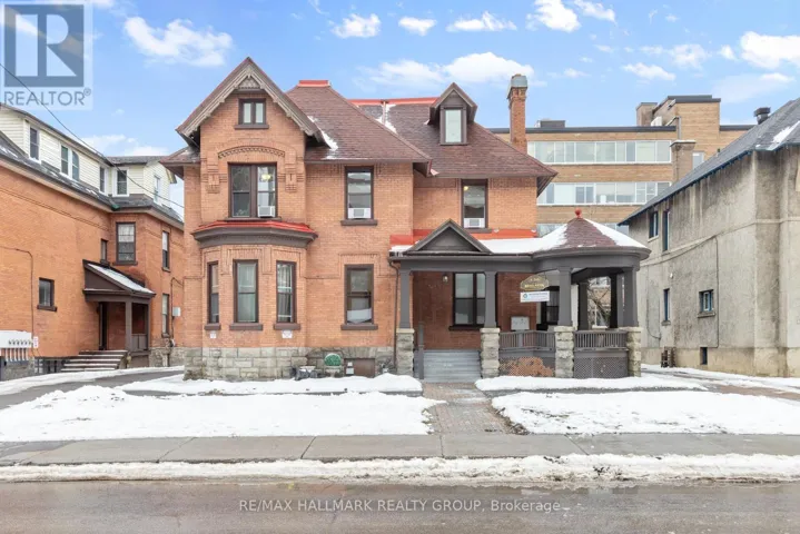 436 MACLAREN STREET, Ottawa, Ontario K2P0M8