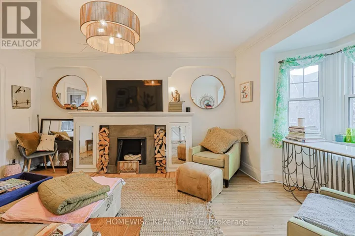 6 COOLMINE ROAD, Toronto (Little Portugal), Ontario M6B1C3