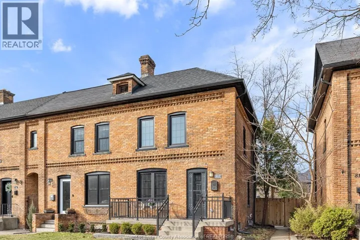 817 MONMOUTH, Windsor, Ontario N8Y3L5