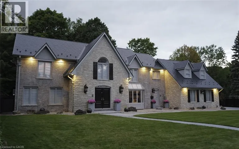 132 CHANCERY Drive, Ancaster, Ontario L9G4M2