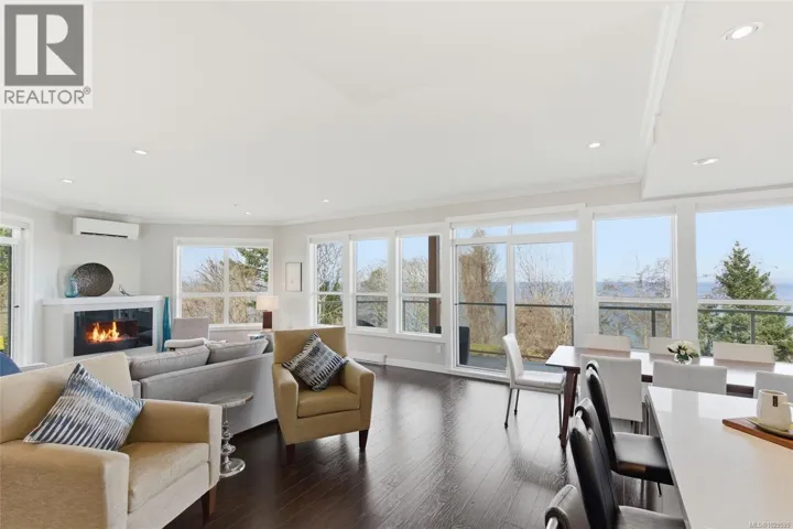 204 439 College Rd, Qualicum Beach, British Columbia V9K0B2