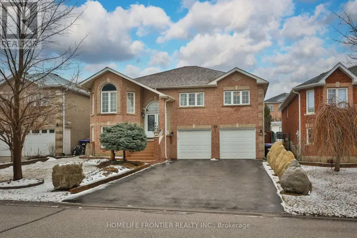 30 SAINT AVENUE, Bradford West Gwillimbury (Bradford), Ontario L3Z3E6