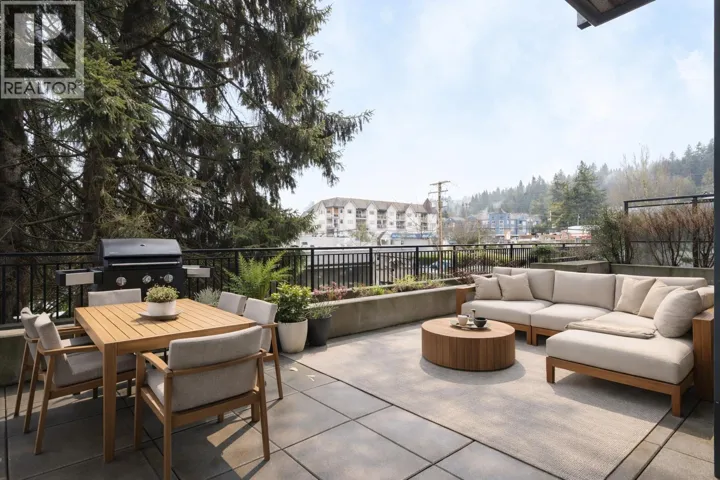 215 2525 CLARKE STREET, Port Moody, British Columbia V3H0J3