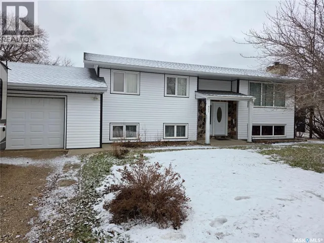 621 McCall STREET, Oxbow, Saskatchewan S0C2B0