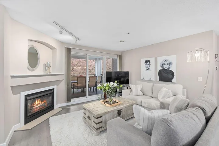 208 20976 56 AVENUE, Langley, British Columbia V3A7Z2