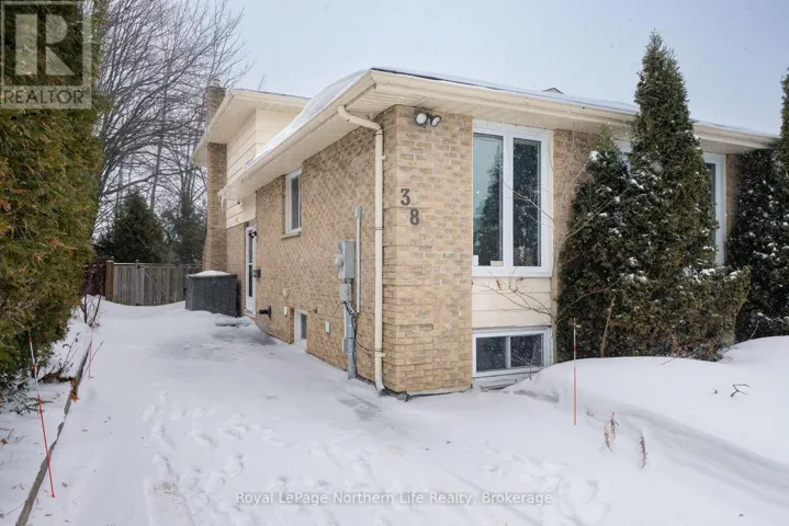 38 OAKDALE ROAD, North Bay (College Heights), Ontario P1B8Y8