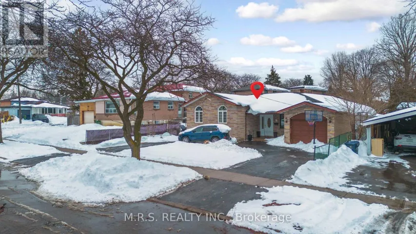 61 BLOOMINGTON CRESCENT, Toronto (Black Creek), Ontario M3N1R2