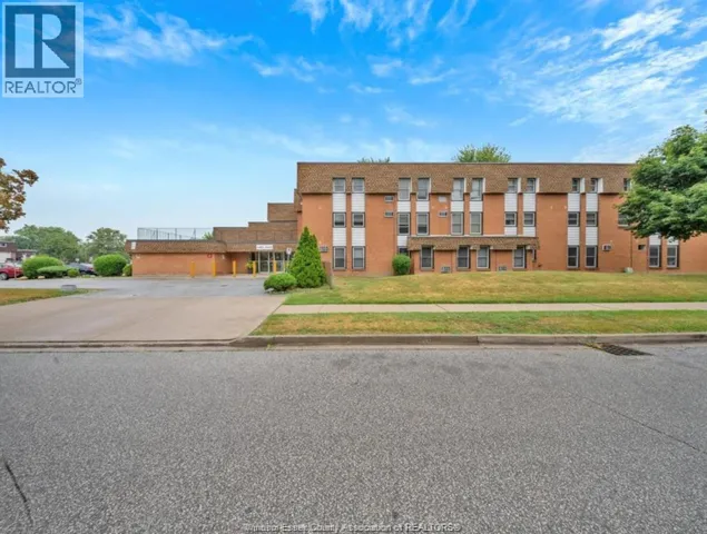 6513 THORNBERRY CRESCENT, Windsor, Ontario N8T3A6