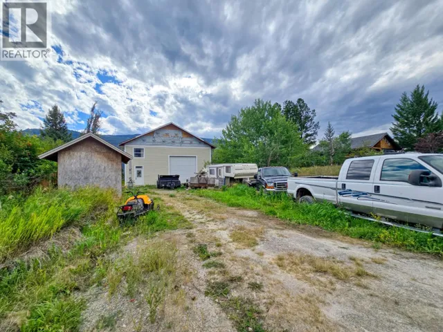 4772 Crescentwood Drive, Edgewater, British Columbia V0A1E0