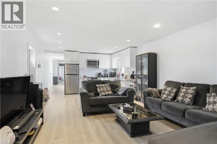 82 QUEEN Street N, Hamilton, Ontario L8R2V4