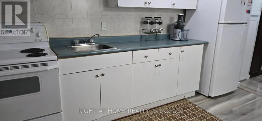 # 7 - 2655 GANANOQUE DRIVE, Mississauga (Meadowvale), Ontario L5N3A6