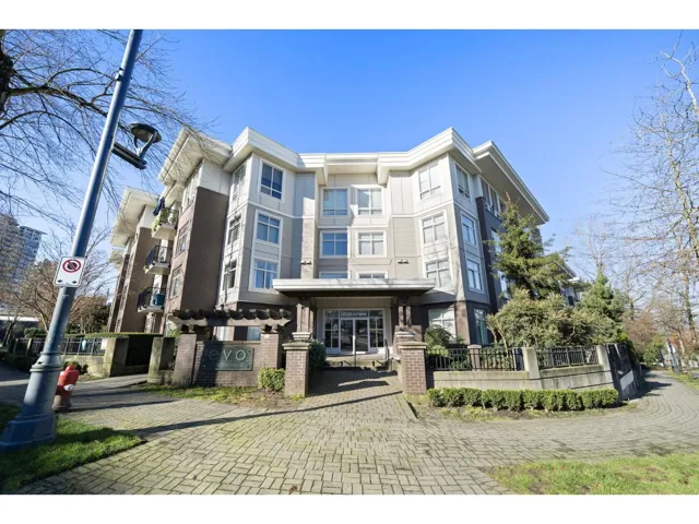 318 13555 GATEWAY DRIVE, Surrey, British Columbia V3T0B5