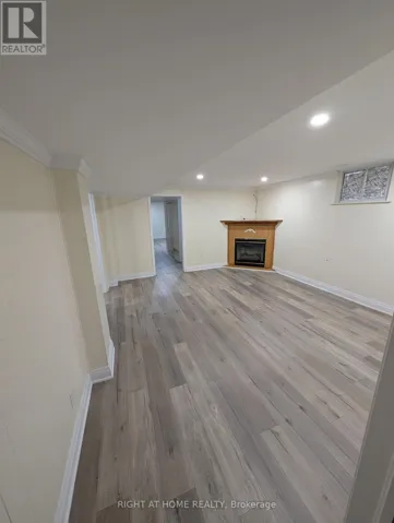 3263 CAWTHRA ROAD, Mississauga (Applewood), Ontario L5A2X4